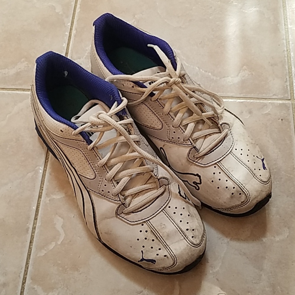 Puma gym shoe sneakers